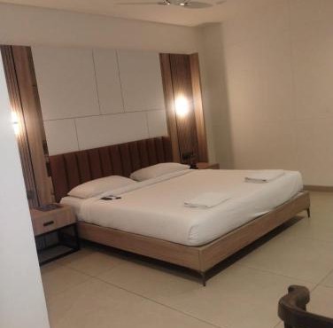 Hotel Shubham Prestige kandlakoya