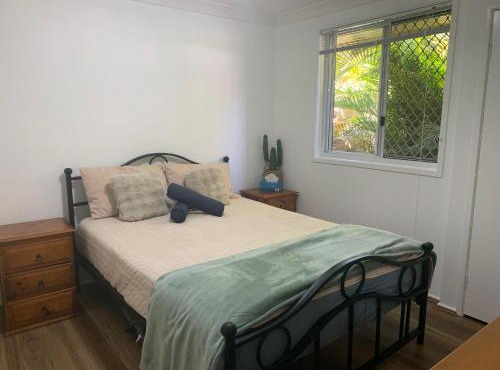 Stylish Chic King Bedroom with shared bathroom in Mount Colah