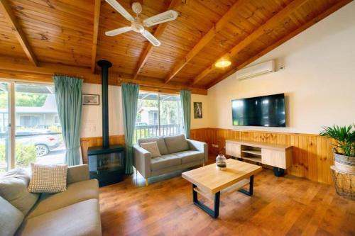 Awonga Cottages in Halls Gap