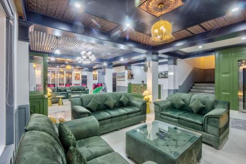vella Marina Group of hotels Sol Resort Manali #Atithi Devo Bhava hotel in manali #Free Parking #Mall Road 500m#Mountain view hotel