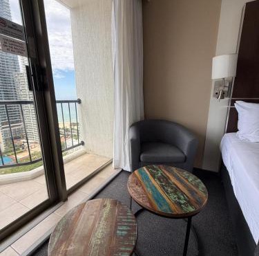 Ocean-view hotel room in central Surfers Paradise in Gold Coast