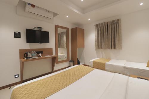 Hotel Malad Inn opposite Malad Railway Station