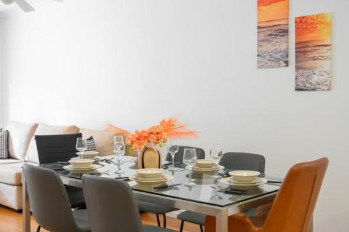 Redfern 2Br Near CBD Shopping Center with Pool & Gym in Sydney