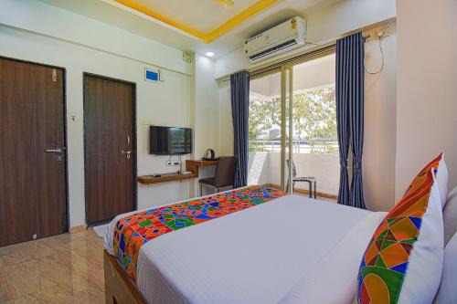 FabHotel Red Velvet Inn & Suites in Pune