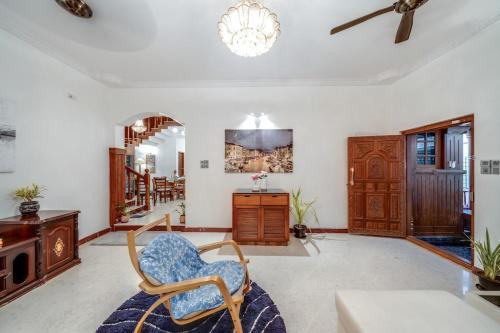 Magnum Opus Party friendly Villa with Theater by Spacez