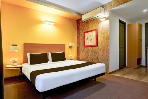 Hotel Clayton Near IGI Delhi Airport