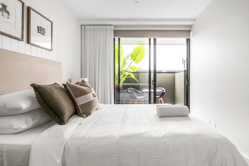 Stunning designer 3 Bed 2 bath opp Long Reef Golf Course in Collaroy