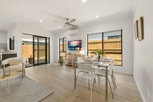 Dual key 5BR Family home with stunning interior in Browns Plains