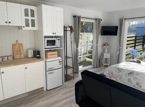 Farm Stay HARMONY Cottage at Wilindi Estate in Tyabb